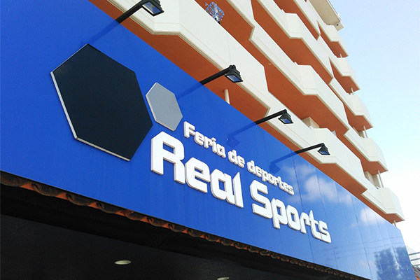 レアルスポーツ外観2