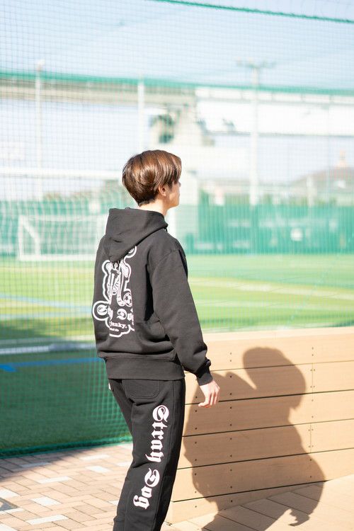 soccer junky サッカージャンキー STRAY DOG ZIPフーディー 25AW