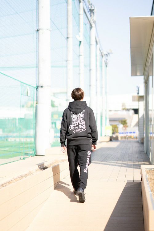 soccer junky サッカージャンキー STRAY DOG ZIPフーディー 25AW